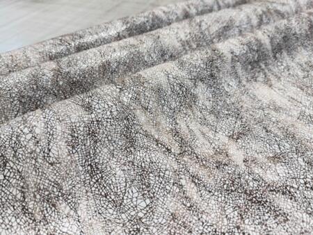Geitenhuid met wit roze print overzicht